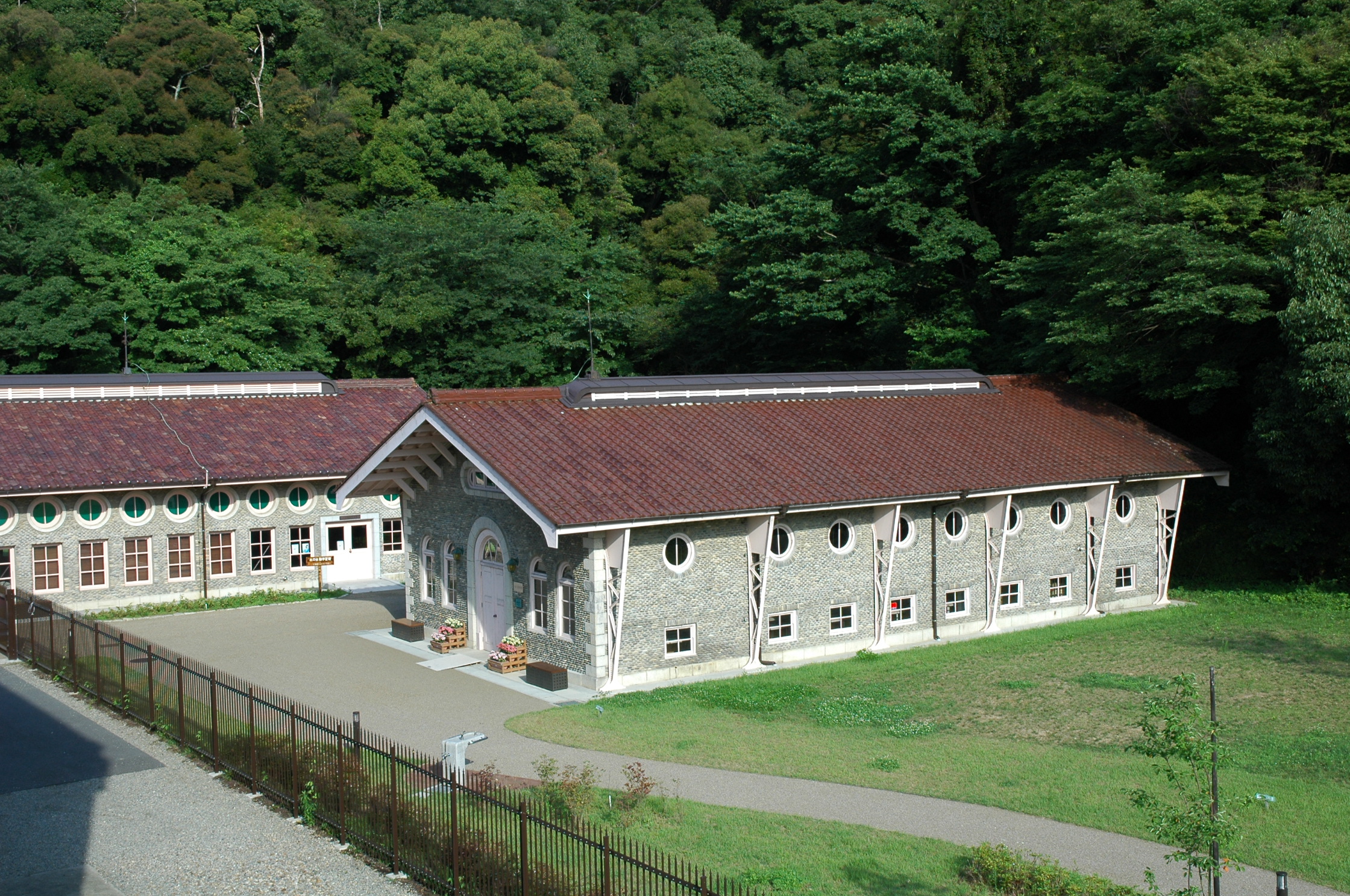 水の資料館 鏡岩水源地旧エンジン室 水の体験学習館 鏡岩水源地旧ポンプ室